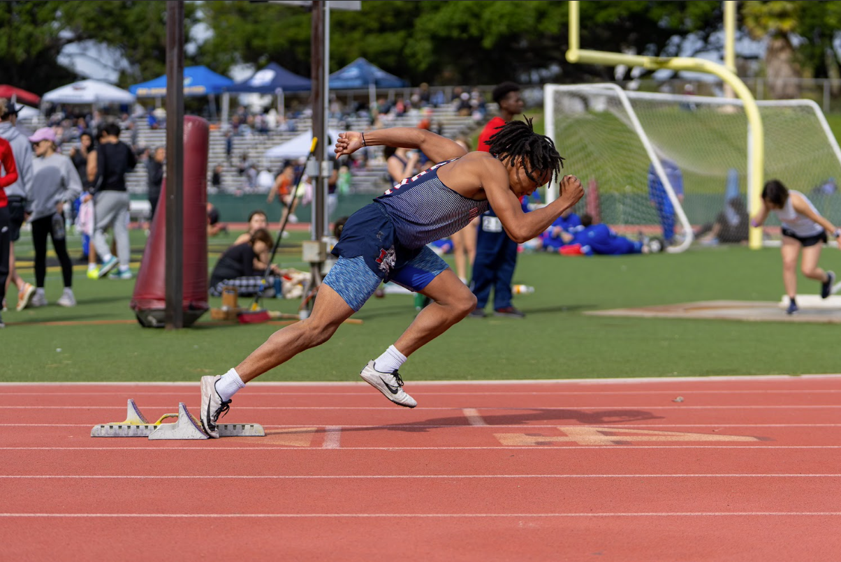 Cal sprinter Jakobi Smith preparing taking off in a race